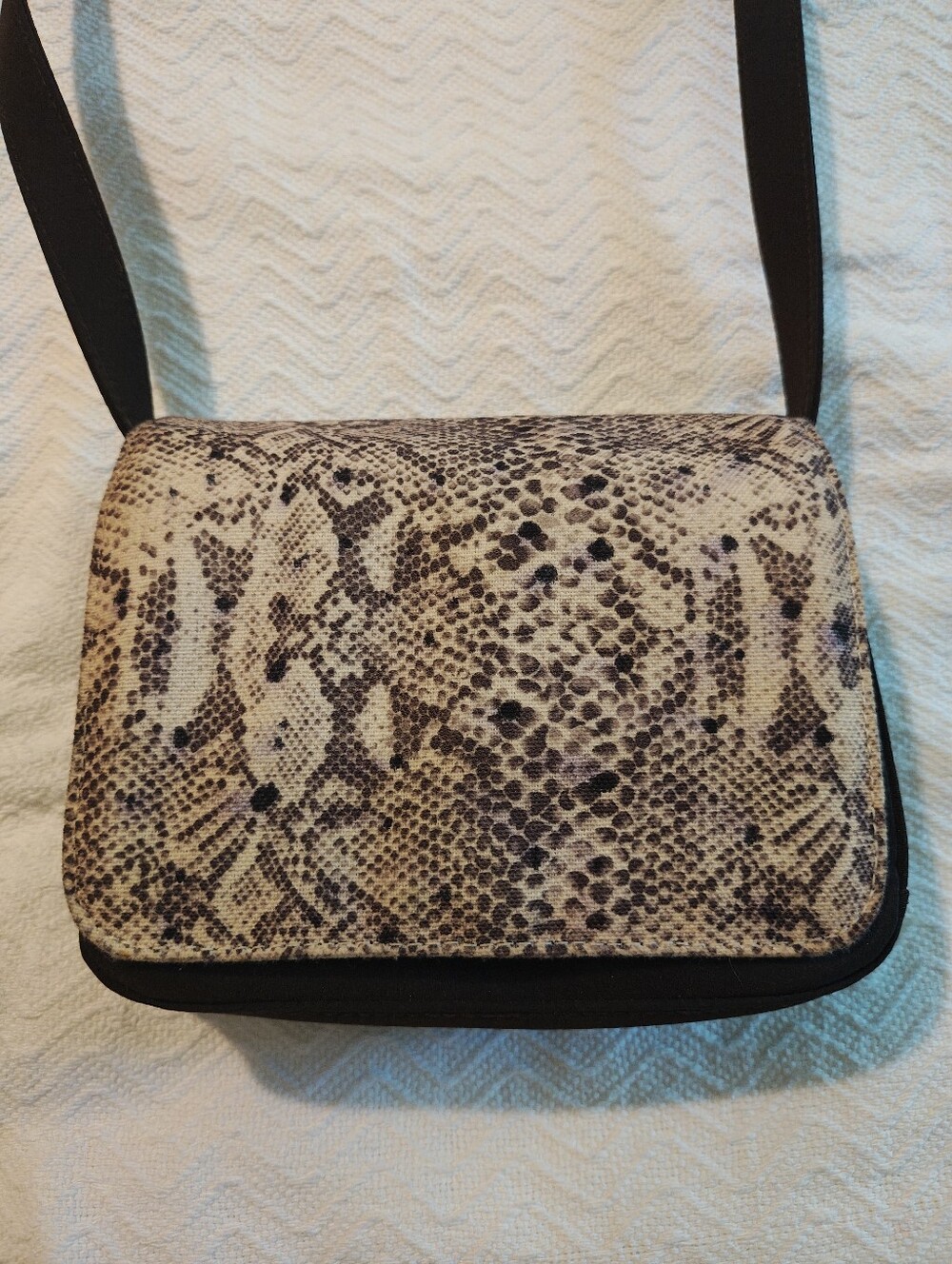 Mondani Snake Print Lightweight Travel Shoulder Bag Y2K